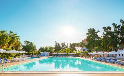 Ziehen Sie Ihre Bahnen im hoteleigenen Pool