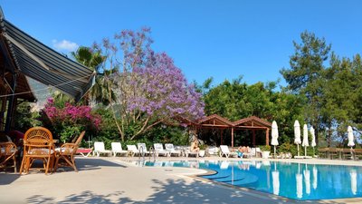 Wie wäre es mit einer Erfrischung im Pool des Seminarhauses Lykia?