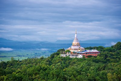Chiang Mai in Thailands Norden bietet eine traumhafte Sehenswürdigkeit: die Wat Thaton Chedi Kaew Pagode