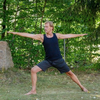 NEUE WEGE Yogaleher Jürgen Kabelka alias Yogi Jürgen