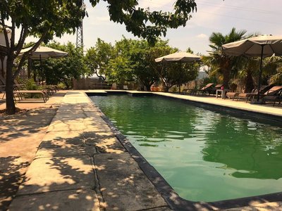 Ziehen Sie Ihre Bahnen im großen Pool