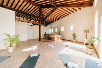Die helle Yogashala