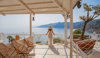 Vom Hotel aus haben Sie einen weiten Blick über das Meer