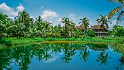 Das Meiveda Ayurveda Resort liegt eingebettet in einem tropischen Garten Das Meiveda Ayurveda Resort liegt eingebettet in einem tropischen Garten