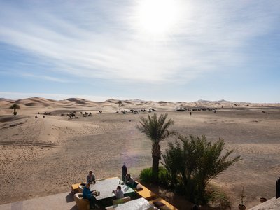 Auch im Hotel genießen Sie die Ruhe der angrenzenden Wüste