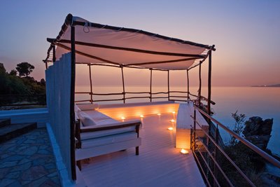 Von der Lounge aus den Sonnenuntergang betrachten