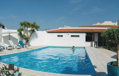 Abkühlen im Pool