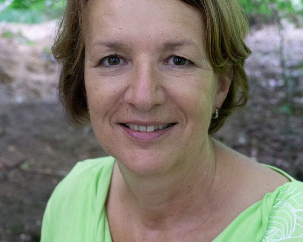 NEUE WEGE Yogalehrerin Evelyn Endler NEUE WEGE Yogalehrerin Evelyn Endler