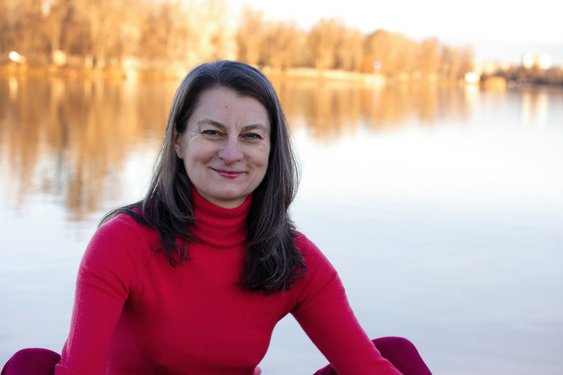 NEUE WEGE Yogalehrerin Gyöngyi Hajdu NEUE WEGE Yogalehrerin Gyöngyi Hajdu