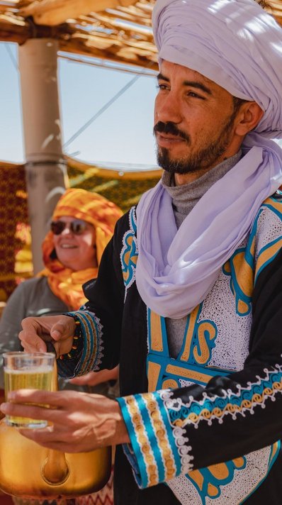 Das Team im Wüstencamp kümmert sich herzlich um Sie Das Team im Wüstencamp kümmert sich herzlich um Sie