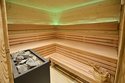 Nach einer ausgiebigen Wanderung in der Sauna entspannen