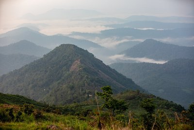 Mit der Aussicht auf unendliche Bergketten zu sich selbst finden