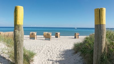 Der lange weiße Sandstrand lädt während Ihrer Yoga Reise zu Erholung und Strandspaziergängen ein