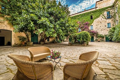 Entspannung im Innenhof des Palazzos