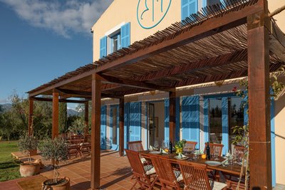 Genießen Sie Ihr Dinner mit schönstem Ausblick auf der Terrasse der Finca Son Miranda