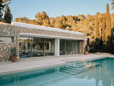 Die Yoga-Shala direkt am Pool