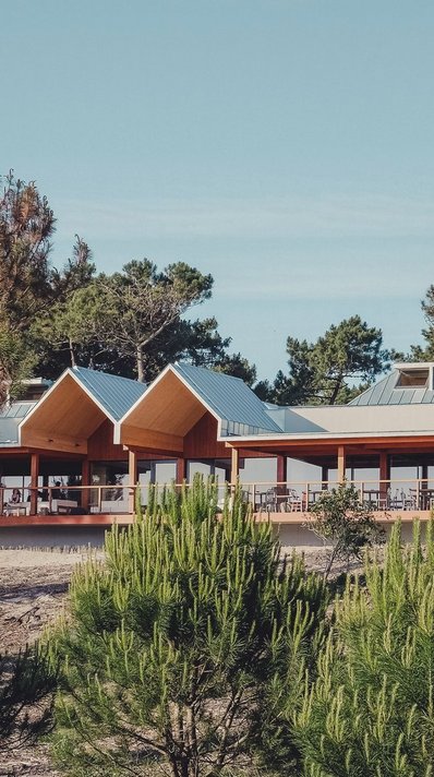 Beim Bau des Feel Viana wurden viele natürliche Materialien wie Holz und Stein verwendet