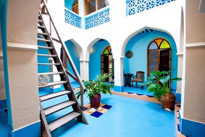 Die farbenfrohe Villa Bahati