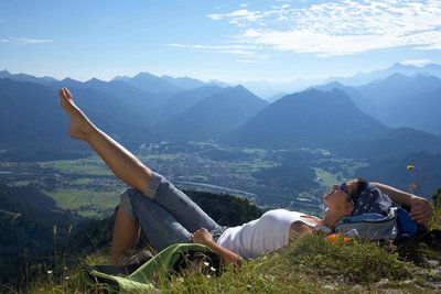 Genießen Sie die warmen Sonnenstrahlen in der Naturparkregion Lechtal-Reutte