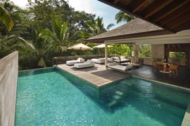 Entspannen Sie an Ihrem privaten Pool