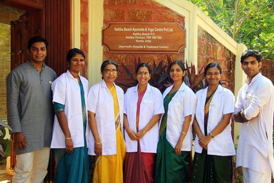 Ein Teil des Teams aus dem Nattika Beach Resort 