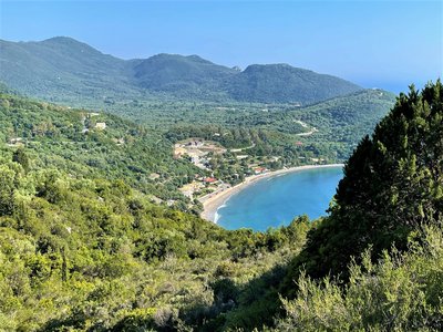 Höhenwanderung mit Blick auf die Bucht