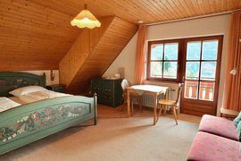 Die gemütlichen Zimmer mit Holzelementen