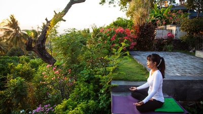 Kommen Sie bei einer Meditation im Grünen zur Ruhe