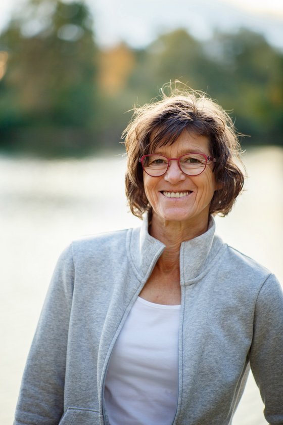NEUE WEGE Yogalehrein Maria Hoffmann NEUE WEGE Yogalehrein Maria Hoffmann