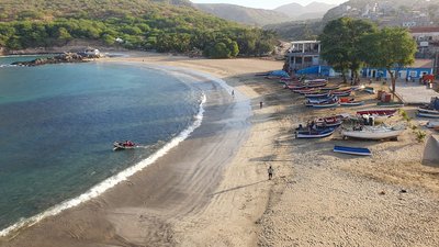 Einer der Strände auf der Insel Santiago