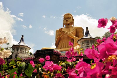 Buddha-Statue auf der Rundreise durch Sri Lanka