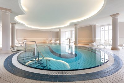 Wohltuende Schwimmeinheiten im Pool des SPA Bereiches