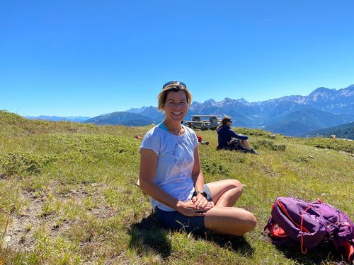 NEUE WEGE Yogalehrerin Katja Bertlein NEUE WEGE Yogalehrerin Katja Bertlein