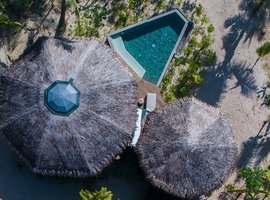 Nehmen Sie ein Bad in einem eigenen Pool 