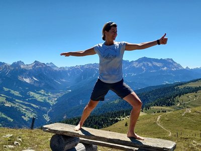 Auch auf dem Gipfel der Südtiroler Berge üben die Yogi