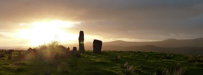 Atemberaubende Sonnenaufgänge von der Douce Mountain Farm auf Irland
