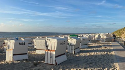 Die Sonne Baltrums am Strand genießen Die Sonne Baltrums am Strand genießen