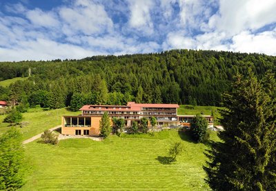 Familie Meyer begrüßt Sie ganz herzlich im Bio-Berghotel Ifenblick