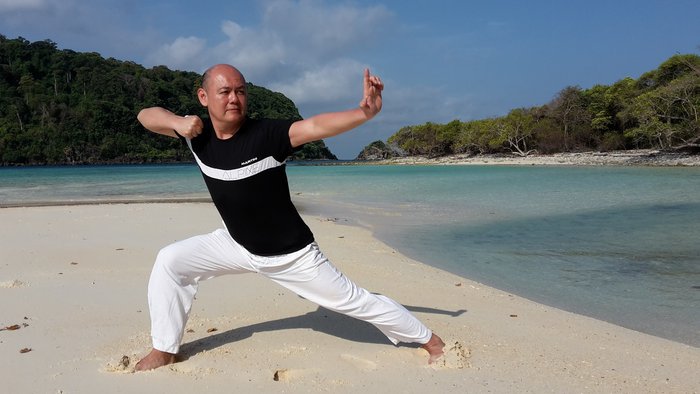 NEUE WEGE Qi Gong Lehrer Awai Cheung
