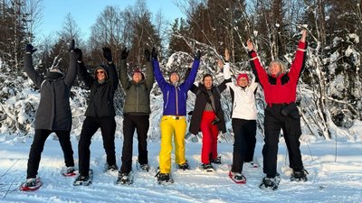 Schneeschuhwanderung bei strahlendem Sonnenschein