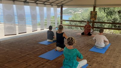 Wohltuende Yogaeinheiten erwarten Sie.