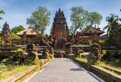 Der Pura Saraswati Tempel in Ubud