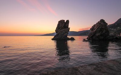 Den Sonnenuntergang am Strand Siziliens erleben