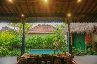 Bilcken Sie von Ihrer Terrasse direkt auf den Pool Bilcken Sie von Ihrer Terrasse direkt auf den Pool