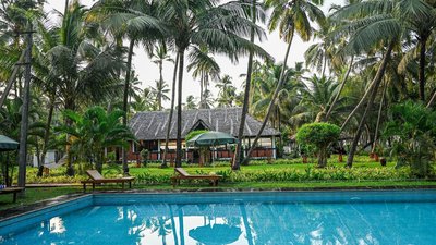 Am Pool entspannen Am Pool entspannen