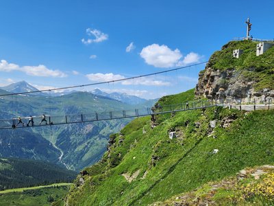 Erkunden Sie die Umgebung des Hotel BLÜ bei einer ausgiebigen Wanderung