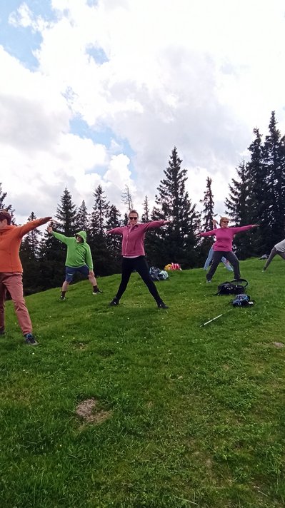 Yoga üben in der Natur