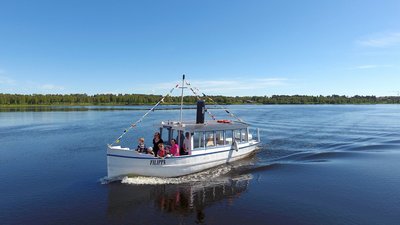 Erkunden Sie die Region um das Hotel Filipsborg mit dem Boot