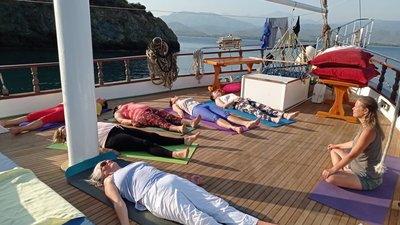 Ruhe und Entspannung mit Yoga und Meditation