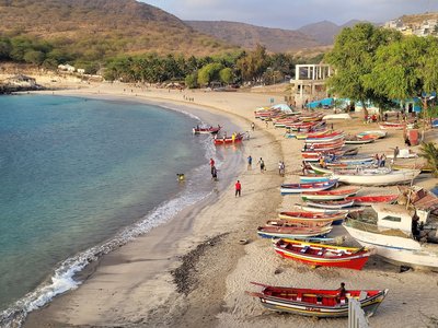 Die Fischerboote am Strand Santiagos